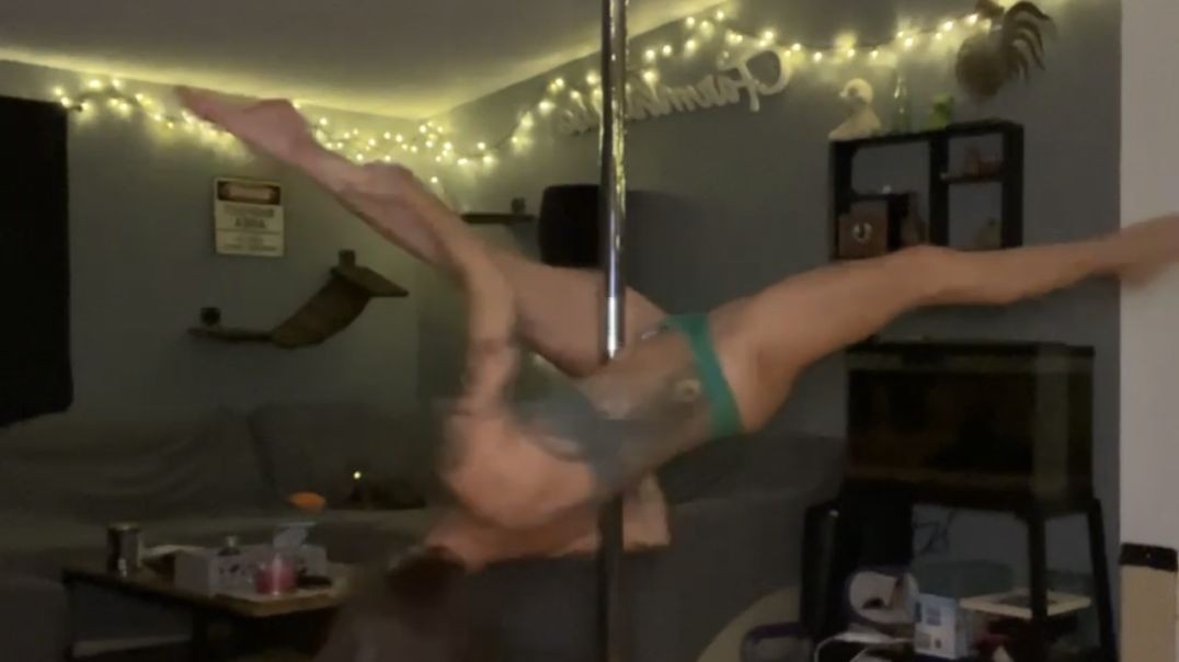 ⁣Aurora Jane dancing on pole for you