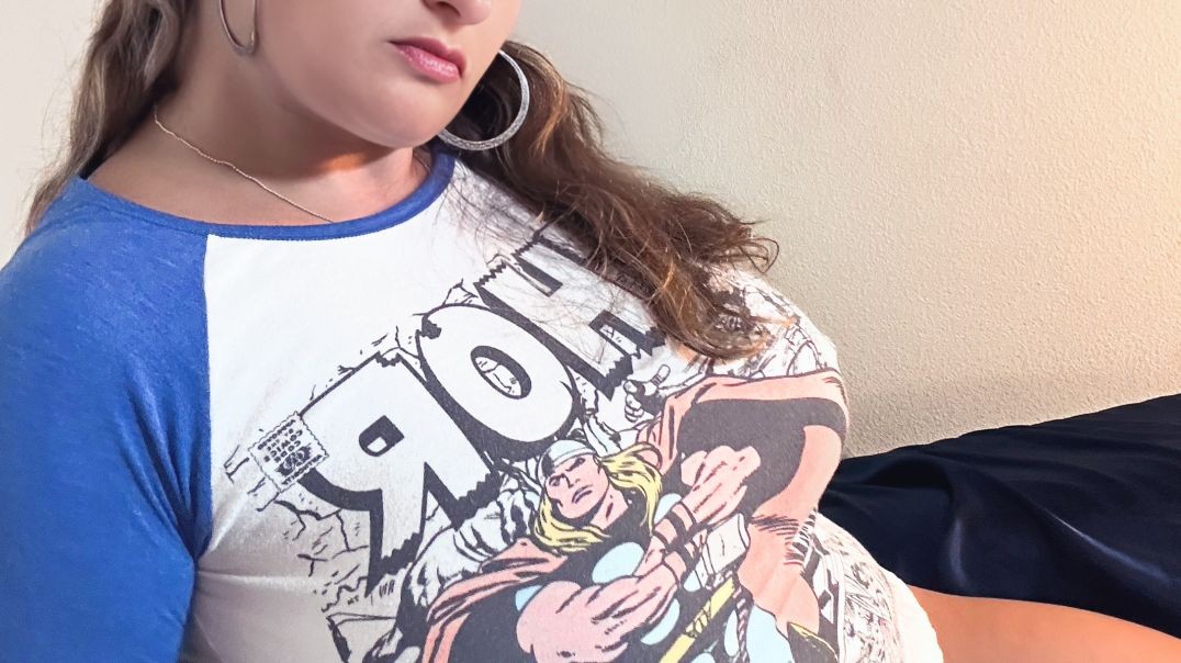 ⁣Dasha vs Thor (the t-shirt)