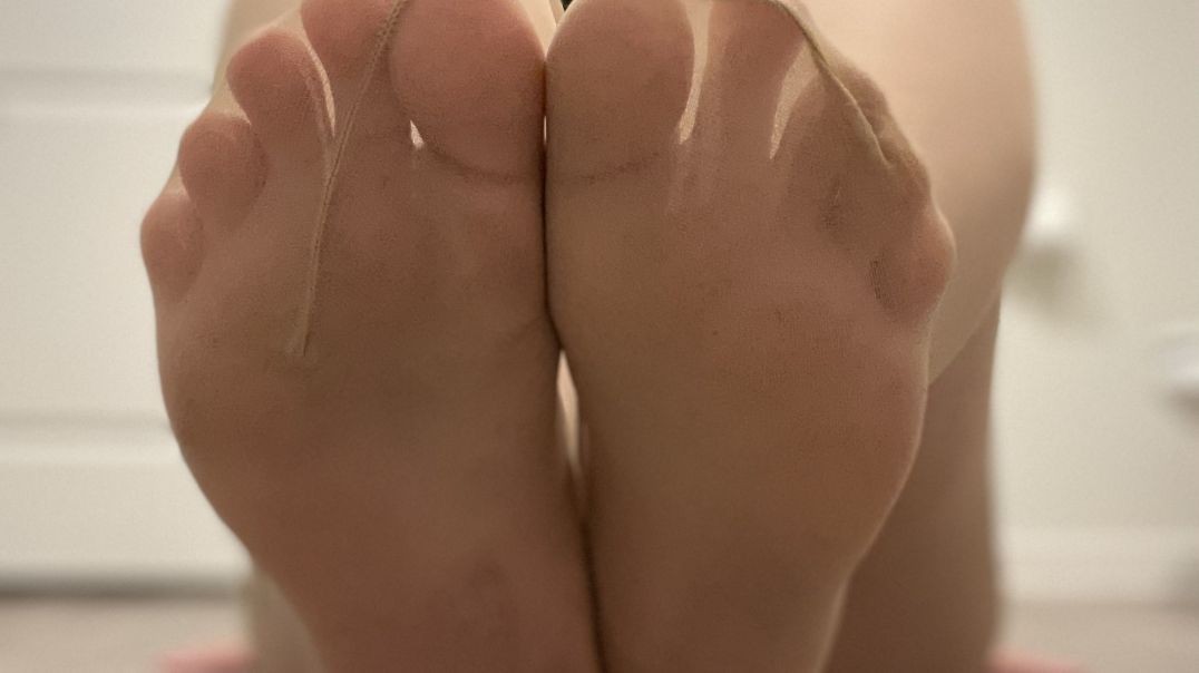 ⁣Just feet