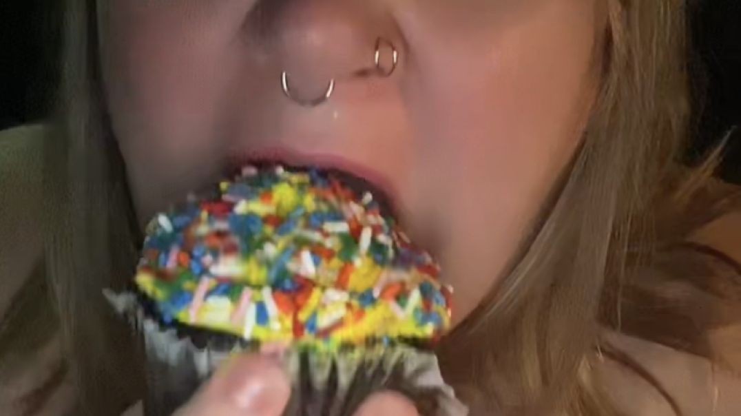 ⁣Shoving this cupcake in my mouth on my birthday